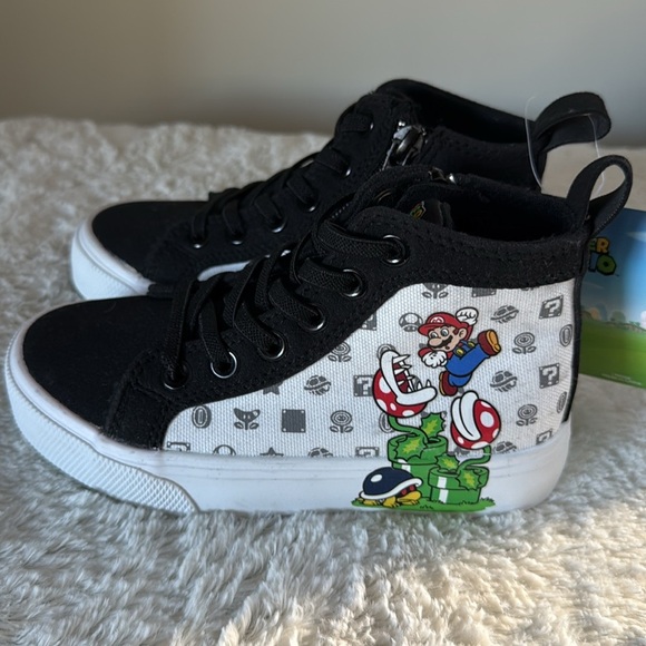 Children’s unisex Super Mario Brothers high top sneakers,Size 11, NWT - Picture 3 of 9